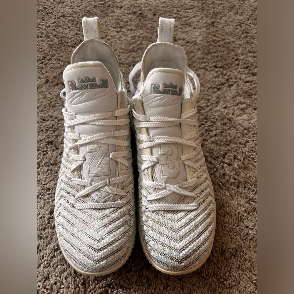 9.5 Lebron’s. Great condition - kid grew out of them too fast